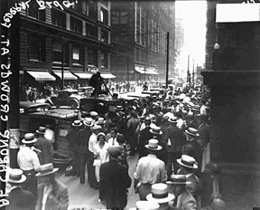 Crowds outside Federal Building at Capone trial, 1931.